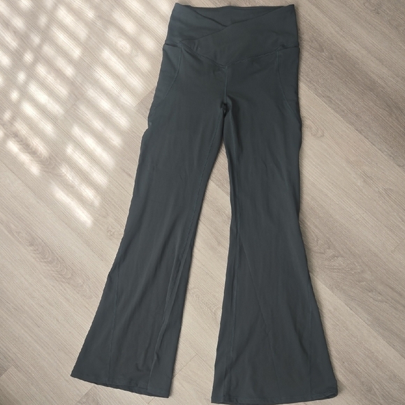 Fabletics Dark Green Flare Leggings - Picture 1 of 9